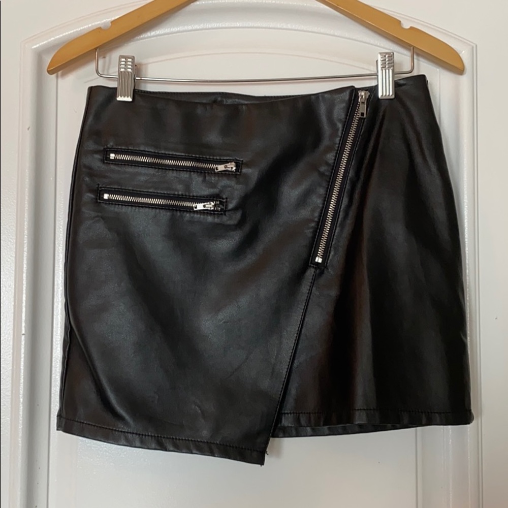 H&M faux leather zipper mini